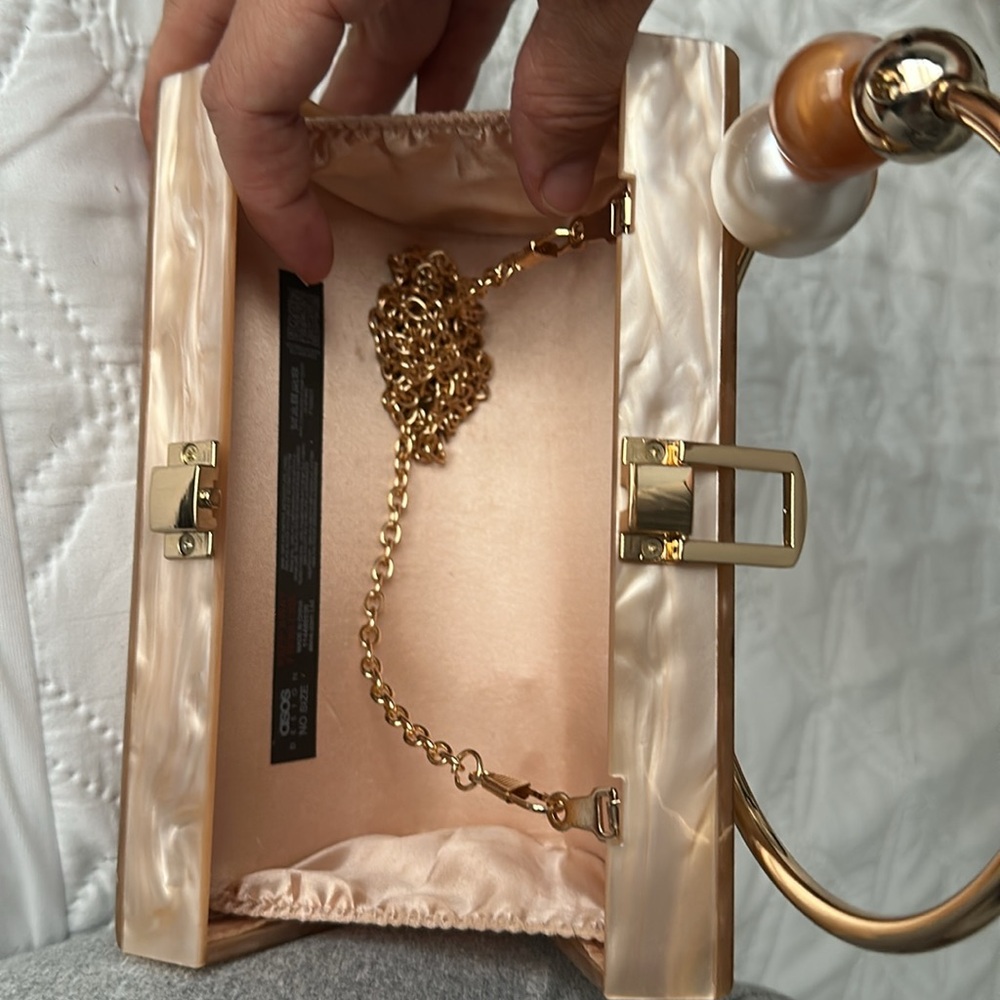 Resin clutch bag with metal beaded handle - Picture 8 of 9